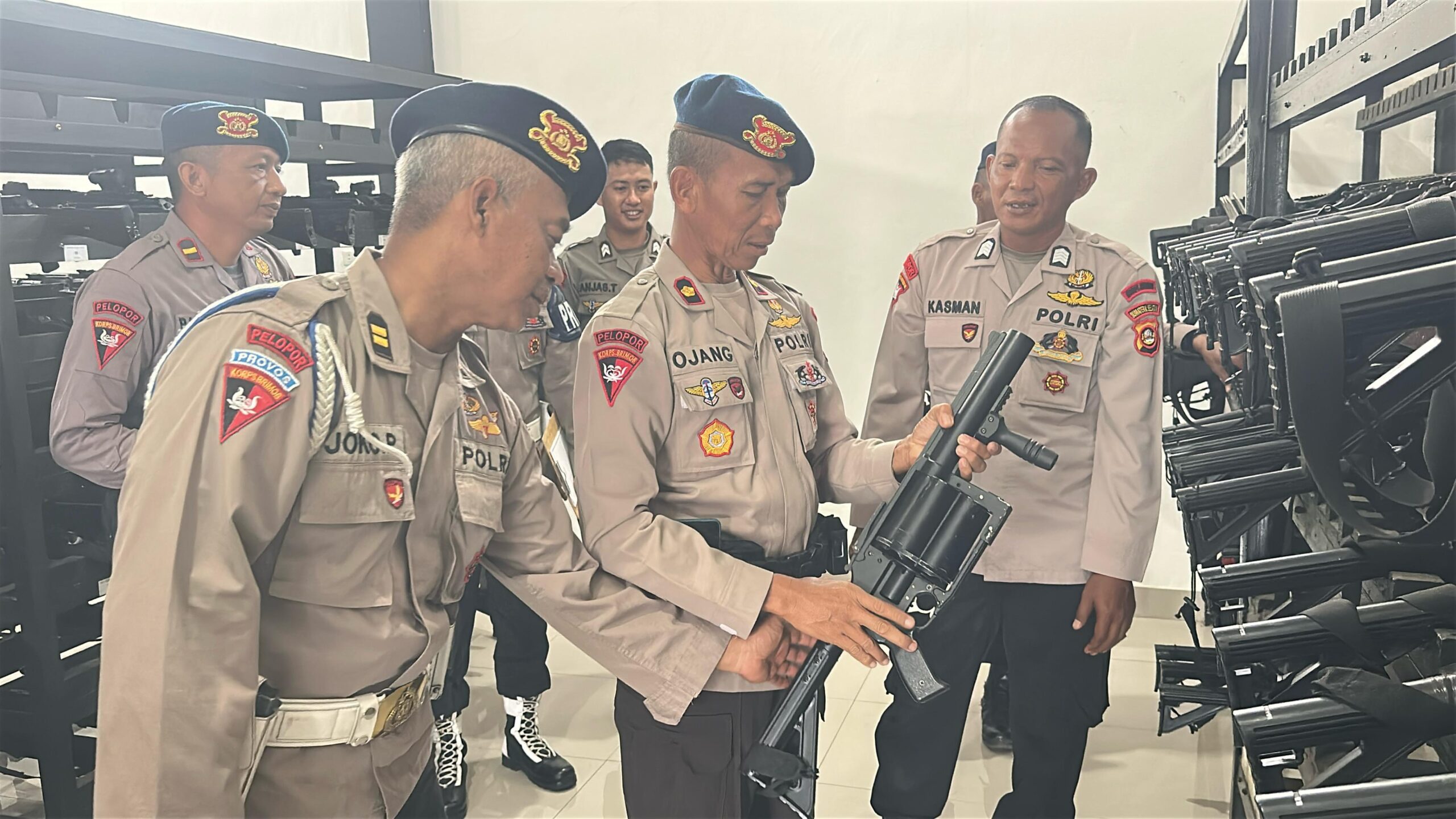 Pengecekan Rutin Gudang Logistik Guna Menunjang Persiapan Operasional Satbrimob Polda Sumsel Batalyon B Pelopor 