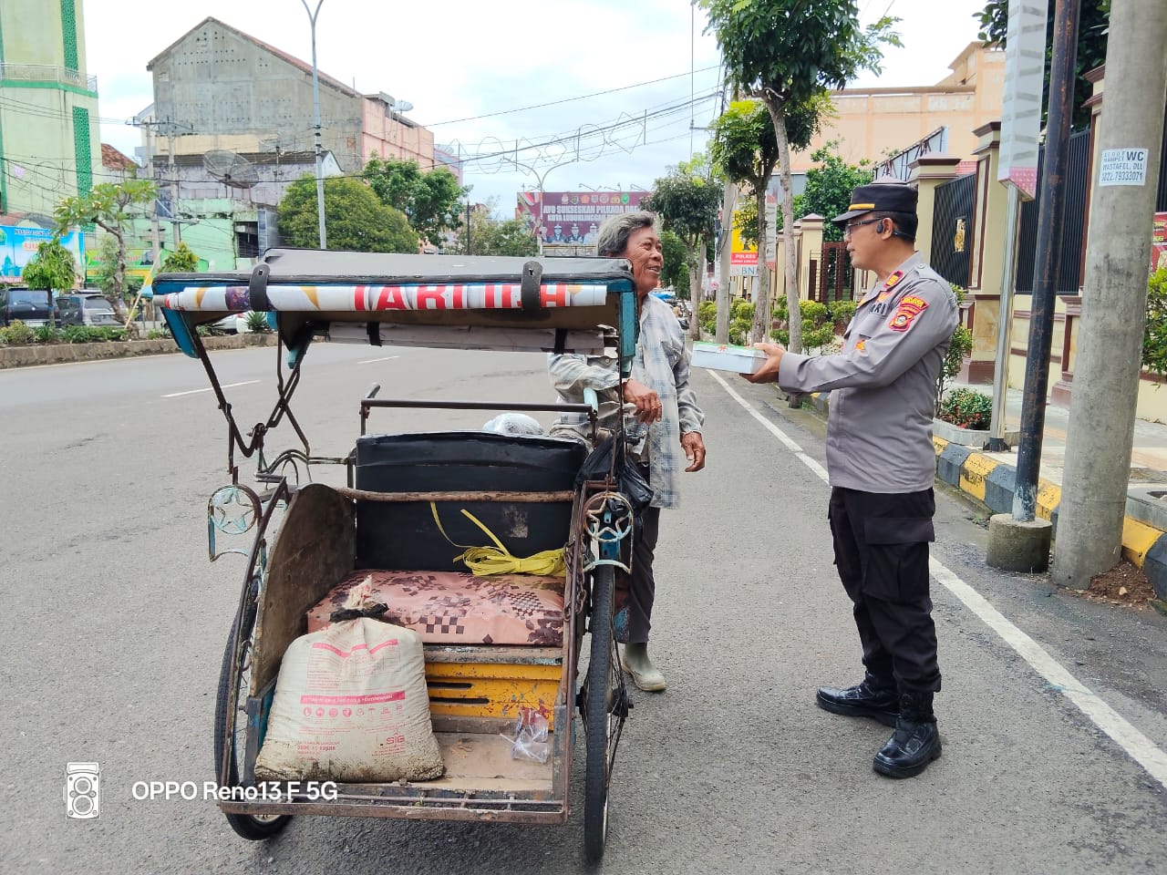 Polres Lubuk Linggau Menggelar Bakti Sosial Dan Kegiatan Relgi. 