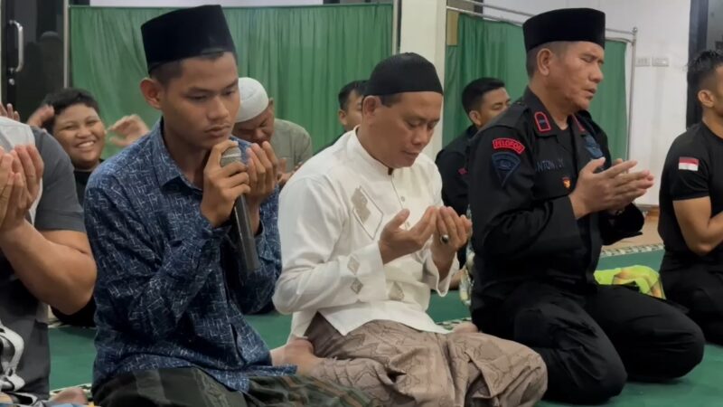 Semangat Ramadhan, Personel Batalyon B Pelopor Laksanakan Tadarus dan Tarawih Bareng!