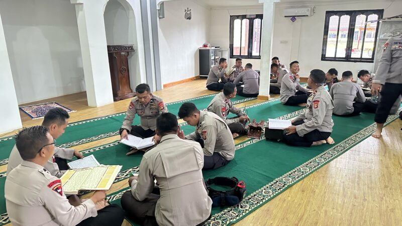 Maknai Ramadhan : Personel Batalyon B Pelopor Tingkatkan Iman dan Kebersamaan Melalui Tadarus dan Sholat Berjamaah di Bulan Ramadhan**