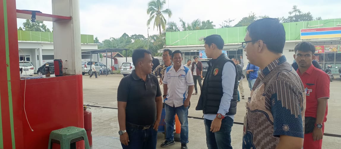 Tim Pidana Khusus Satreskrim Polres Lubuk Linggau. Mengingatkan Kepada Pemilik Usaha ( SPBU). Tidak Melakukan Penyimpangan Dalam Pendistribusian BBM