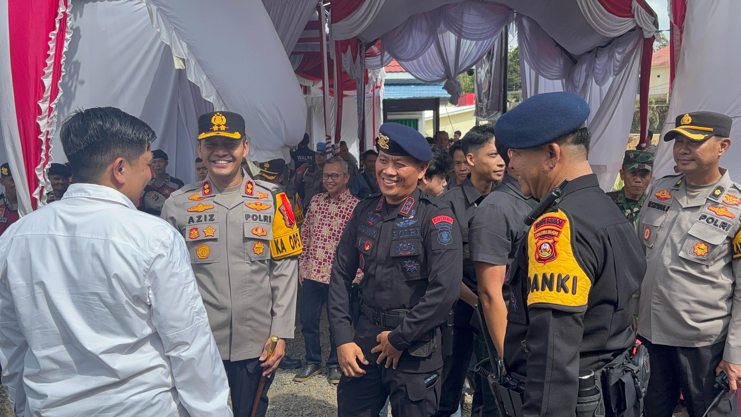 Satbrimob Polda Sumsel Batalyon B Pelopor Amankan Penentuan Nomor Urut Pemilihan Suara Ulang Paslon Bupati Empat Lawang dengan Lancar dan Tertib