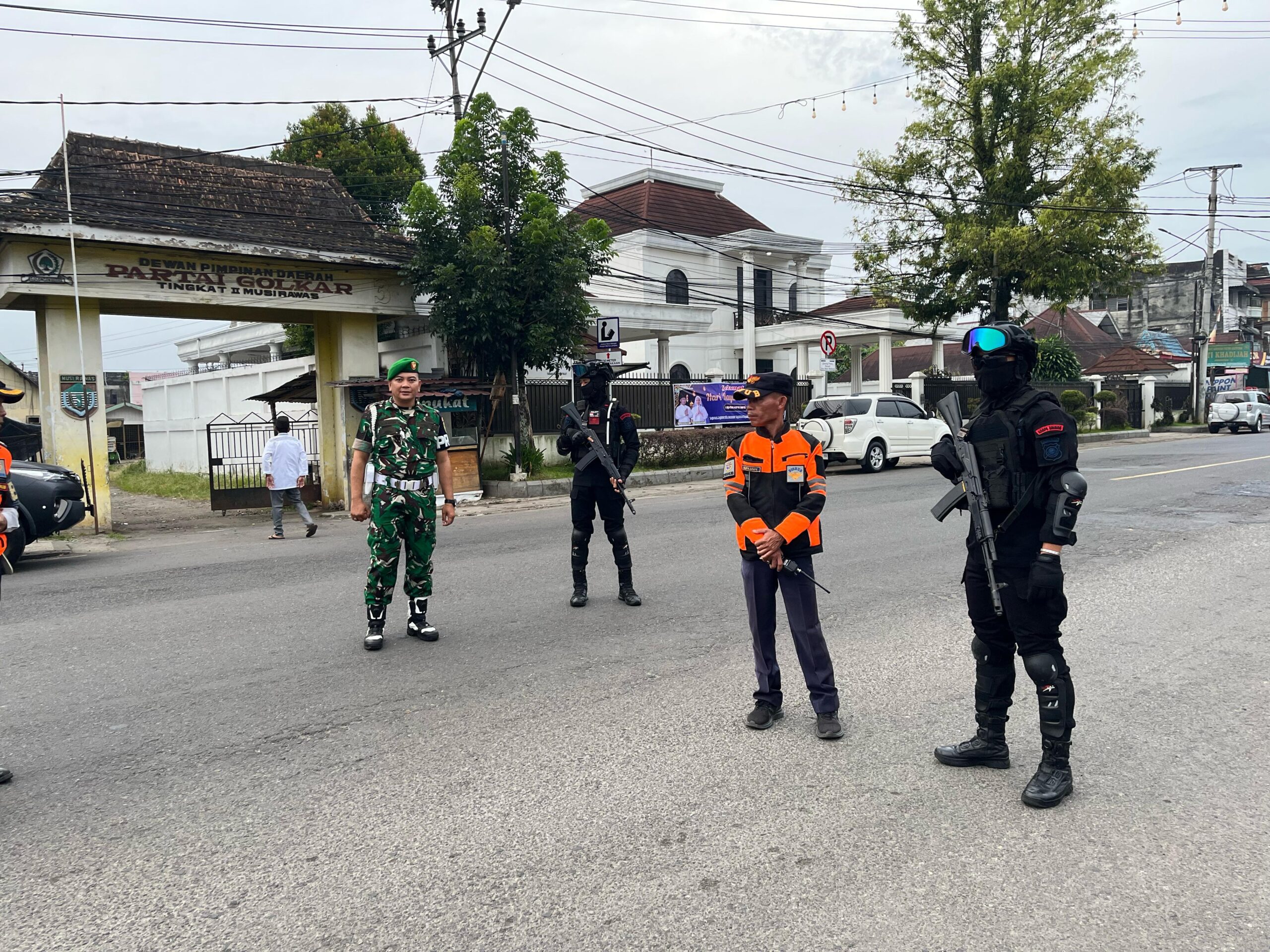 Batalyon B Pelopor Amankan Sholat Idul Fitri 1446 H di Lubuk Linggau**  