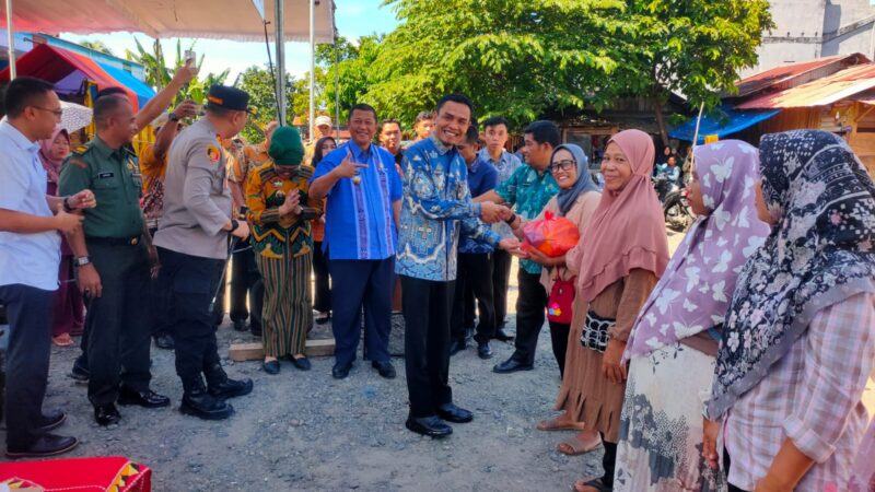 Wakil Bupati Tanggamus Agus Suranto, menghadiri sekaligus Membuka Bazar Pasar Murah Bersubsidi di Terminal Kecamatan Kota Agung