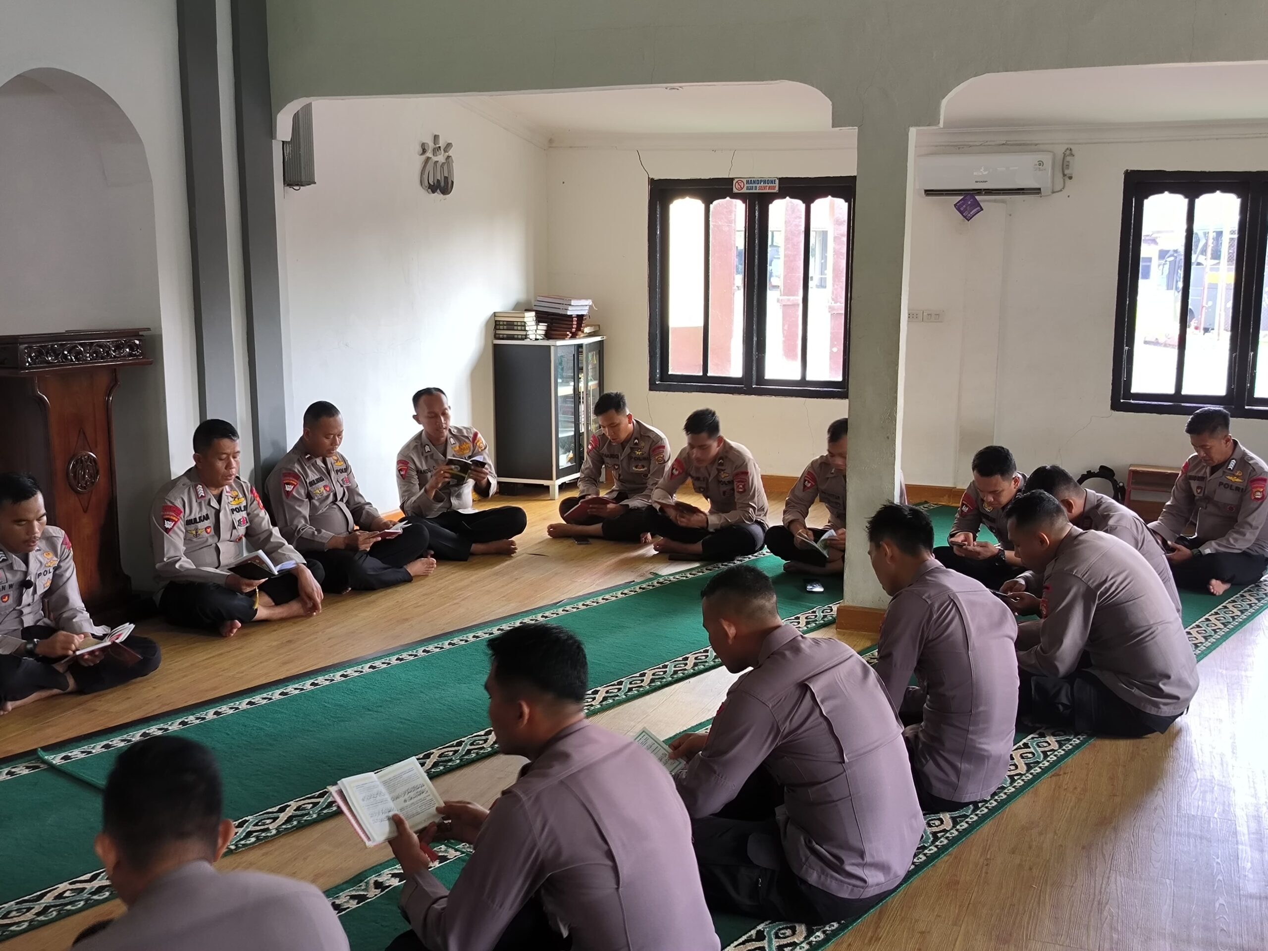 Tingkatkan Iman dan Taqwa, Personel Satbrimob Polda Sumsel Batalyon B Pelopor Gelar Binrohtal