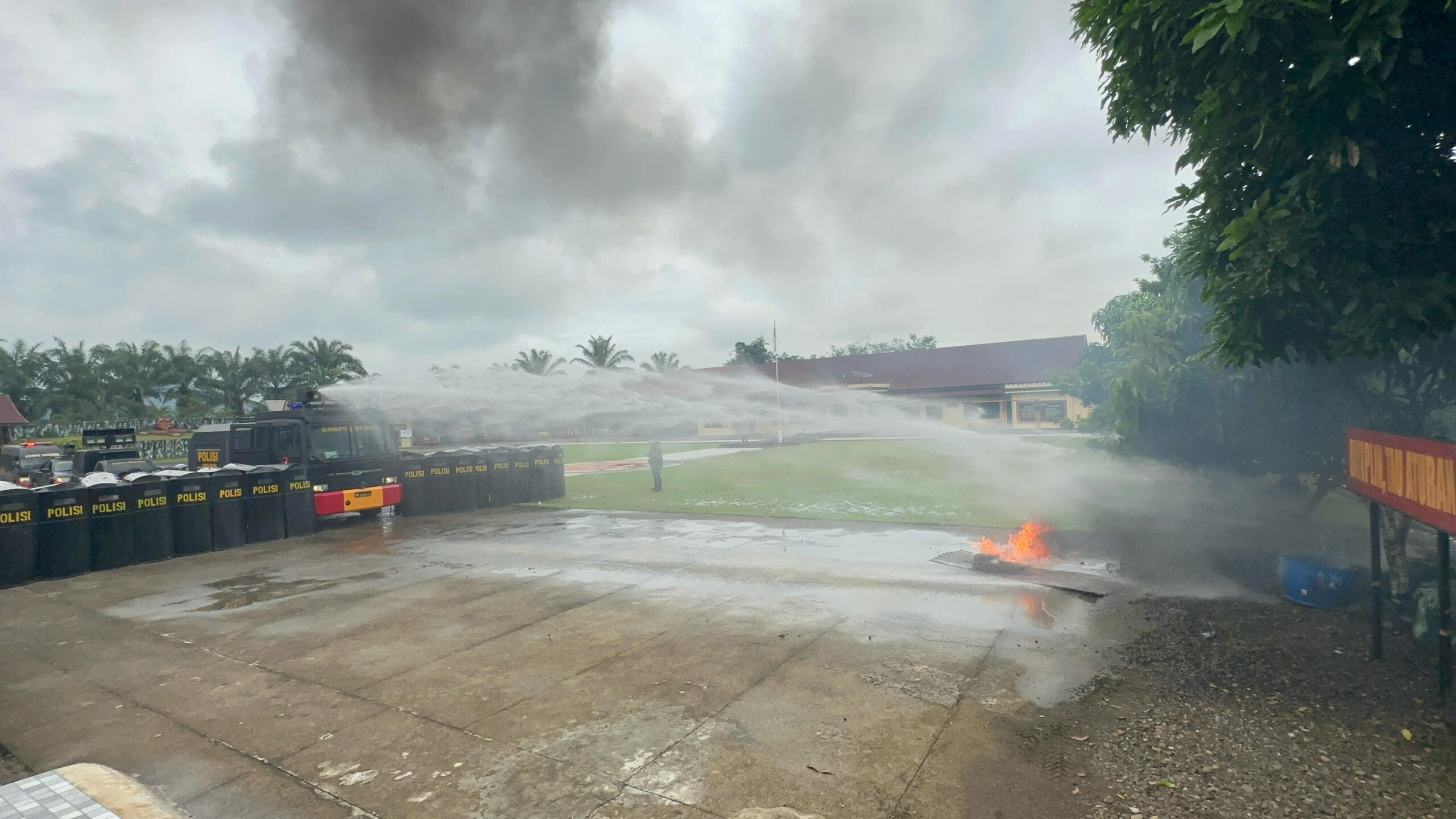 Jelang Hari Buruh, Batalyon B Pelopor Gelar Latihan Pengamanan Unjuk Rasa