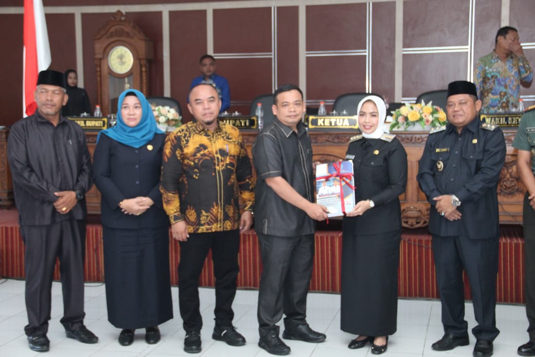 Sidang Paripurna, Bupati Labuhanbatu Sampaikan LKPJ Tahun Anggaran 2024
