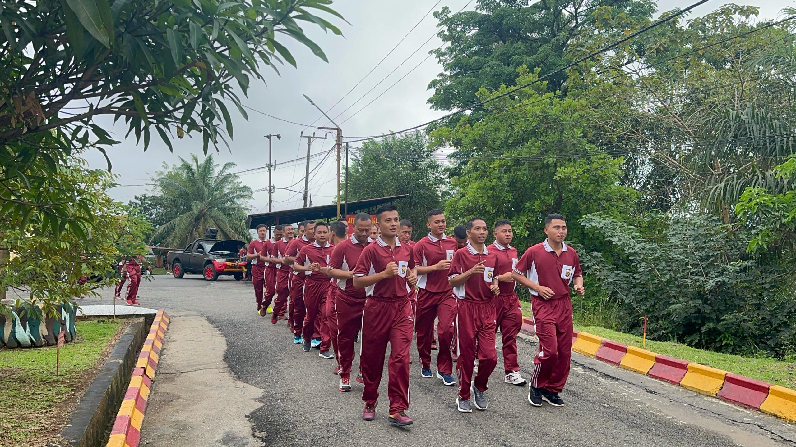 Satbrimob Polda Sumsel Batalyon B Pelopor Semangat Olahraga Pagi Jaga Kebugaran**
