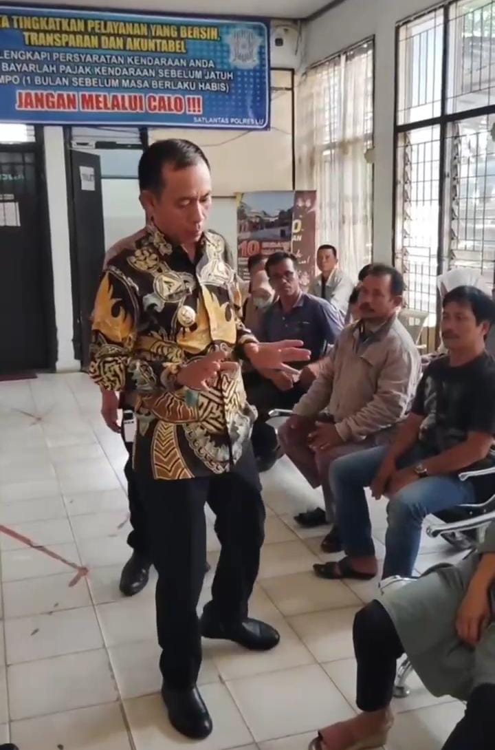 WAKIL BUPATI LAMPUNG UTARA ROMLI TINJAU PELAKSANAAN PROGRAM PEMUTIHAN PAJAK DI SAMSAT KOTABUMI