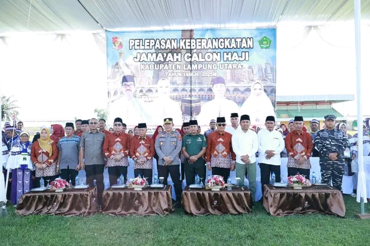 PEMERINTAH KABUPATEN LAMPUNG UTARA LEPAS KEBERANGKATAN JEMAAH HAJI SEBANYAK 47 ORANG, KLOTER 2 TAHUN 2025