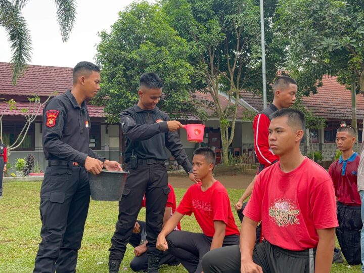 Dari Lapangan ke Sekolah: Batalyon B Pelopor Perkuat Pendidikan Karakter di SMA Negeri 2 Lubuklinggau Lewat Brimob Go To School  