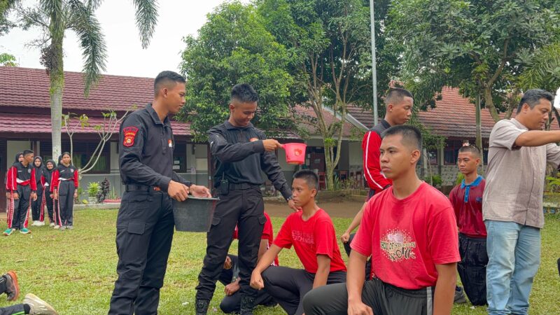 Dari Lapangan ke Sekolah: Batalyon B Pelopor Perkuat Pendidikan Karakter di SMA Negeri 2 Lubuklinggau Lewat Brimob Go To School  