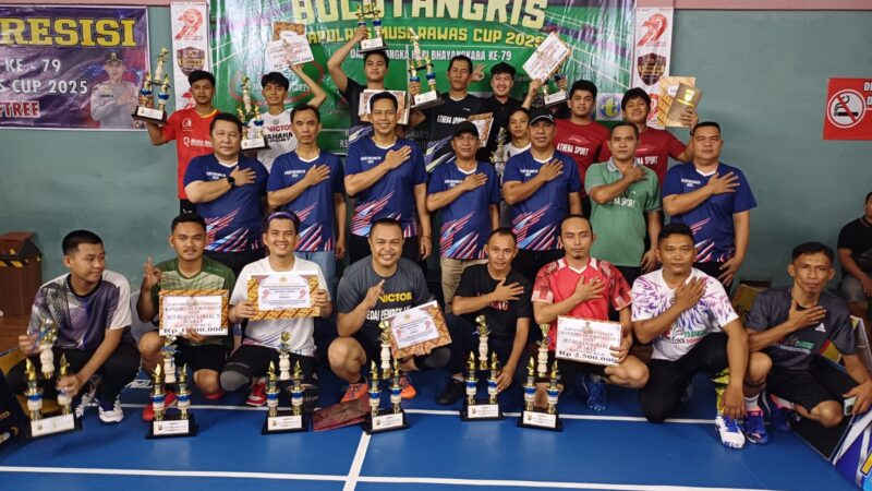 Semangat Hari Bhayangkara ke-79, Kapolres Hadir Langsung Tutup Turnamen Bulutangkis Kapolres Musi Rawas Cup