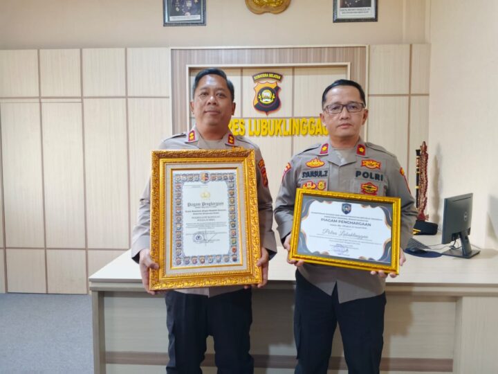 Kapolres Lubuk Linggau, AKBP Adithia Bagus Arjunadi menerima penghargaan bergengsi kategori Pelayanan Prima dari Kemenpan RB 