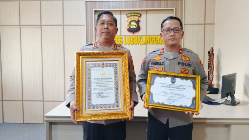 Kapolres Lubuk Linggau, AKBP Adithia Bagus Arjunadi menerima penghargaan bergengsi kategori Pelayanan Prima dari Kemenpan RB 