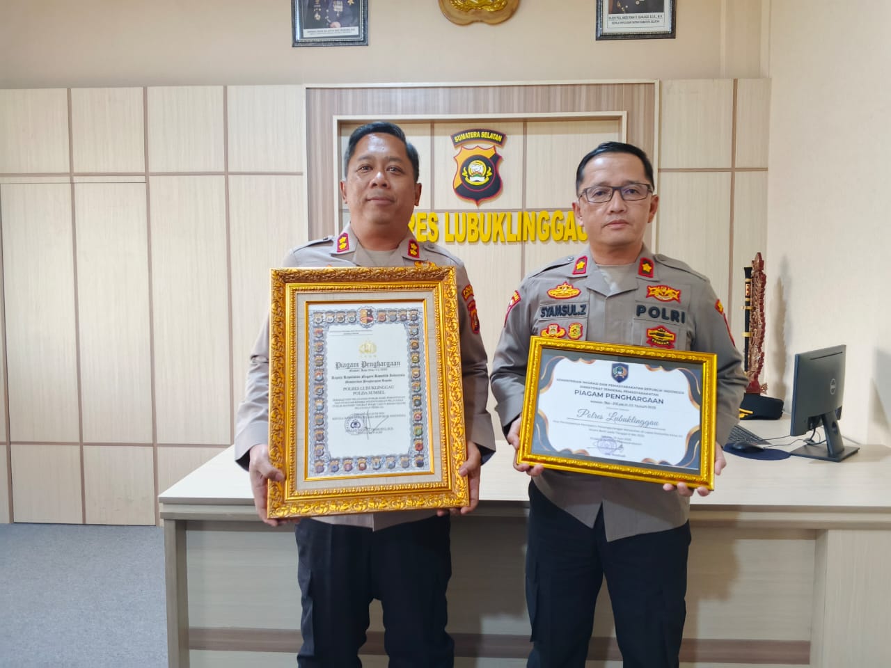 Kapolres Lubuk Linggau, AKBP Adithia Bagus Arjunadi menerima penghargaan bergengsi kategori Pelayanan Prima dari Kemenpan RB 