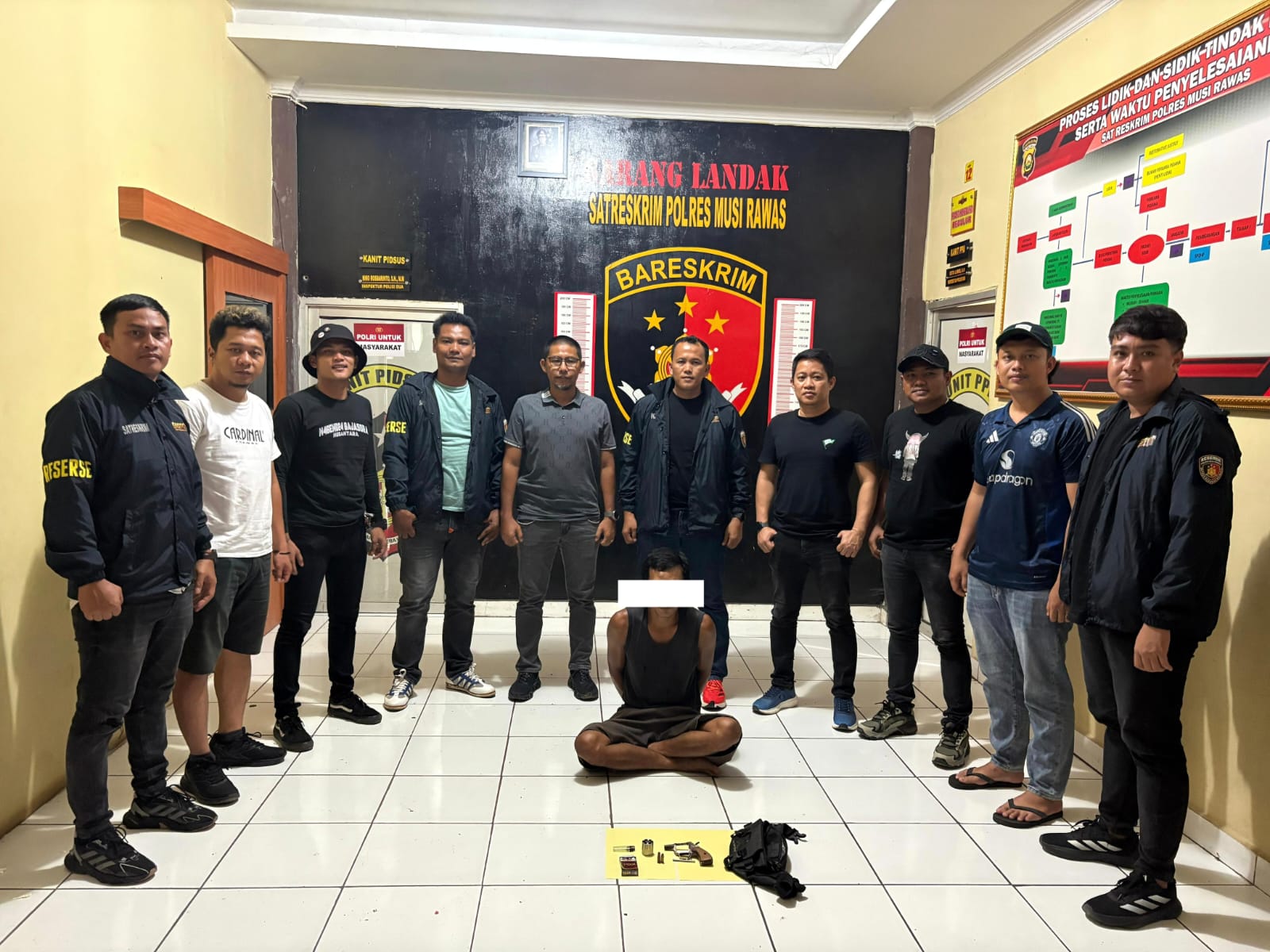 Simpan Pistol dan Peluru Aktif di Bawah Meja Tamu, DT Mendekam di Balik Jeruji Besi Polres Musi Rawas