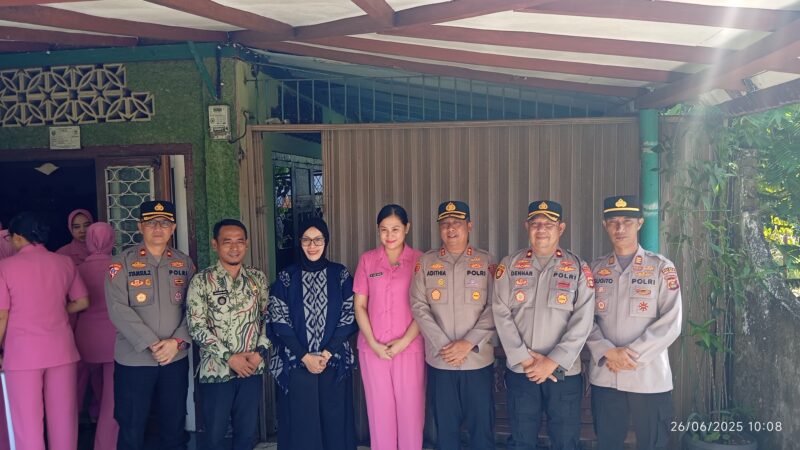 Rangka HUT Bhayangkara ke -79 , Polres Lubuklinggau Anjangsana Kekediaman AKP (Purn.) M. Zawawi