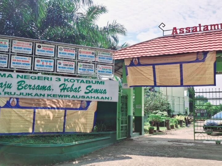 Masyarakat Lampung Utara Minta Pemerintah Provinsi Untuk Menambahan Kuota Di SMA Negeri 3 Kota Bumi Agar Anak Bisa Sekolah Dan Tak Putus Sekolah. 