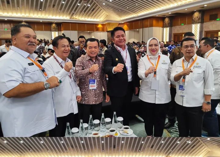 Bupati Musirawas Hj. Ratna Machmud dikukuhkan Sebagai Wakil Bendahara Umum APKASi Masa Bhakti 2025-2030