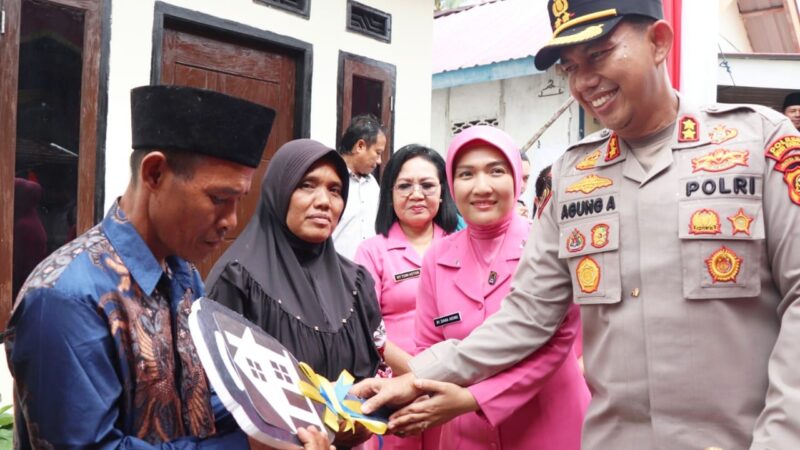 Rasa Haru Bercampur Bahagia Dirasakan Ahmad Mawardi Sekeluarga, Kapolres Musi Rawas Resmikan dan Serahkan Kunci Rumah Setelah di Bedah 