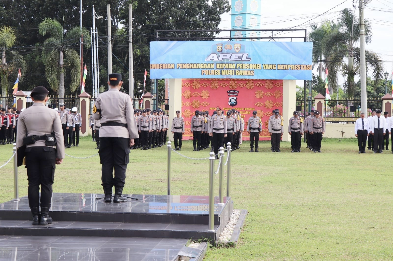 Kapolres Musi Rawas Anugerahkan Piagam Penghargaan Empat Personel Berprestasi