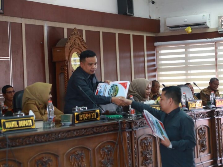 Bupati Labuhanbatu Ikuti Paripurna Penetapan Persetujuan Ranperda Pertanggung Jawaban APBD 2024