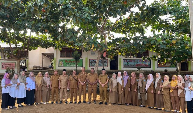 Plt Kadisdik Labuhanbatu Jadi Pembina Upacara Di SDN 28 Bilah Hulu