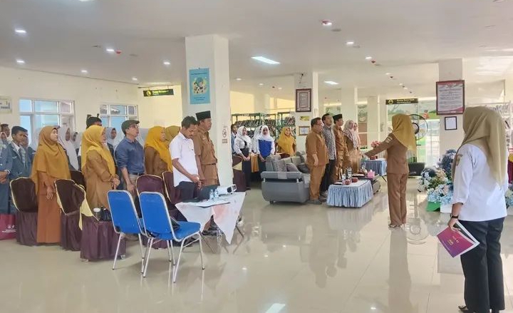 Lomba Resensi Buku Koleksi Perpustakaan Tk. SMP/MTS dan SMA/MA bertempat di perpustakaan Daerah Desa F Trikoyo Musi Rawas Resmi dibuka Asisten Mukhlisin