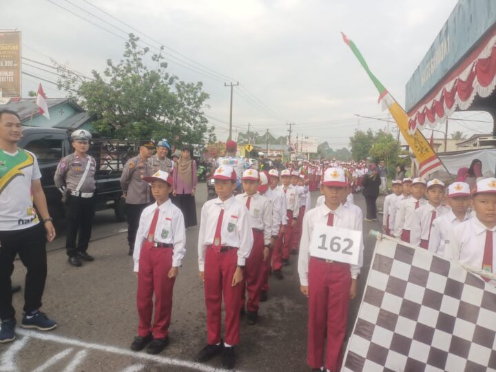 Dibawah Pengamanan Personil Polres Lubuklinggau, Ribuan Pasang Siswa Sekolah Dasar Lomba Gerak Jalan