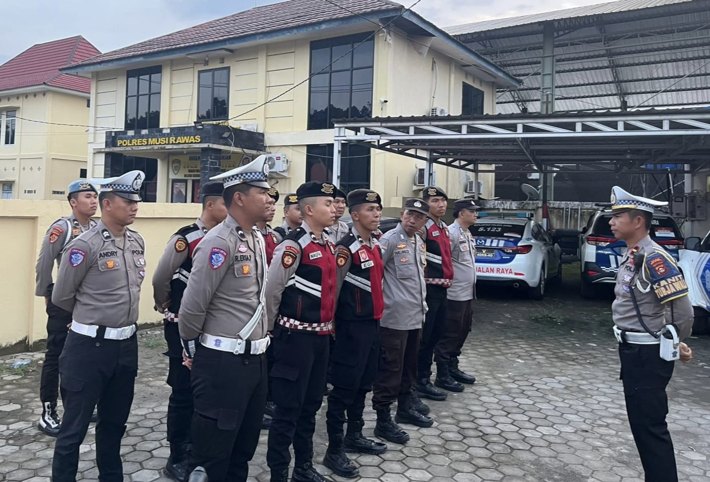 Aman dan Kondusif, Puluhan Personel Lakukan Pengamanan Drag Bike dan Drag Race Piala Kapolres Mura Tahun 2025