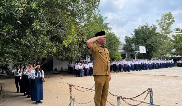 Plt. Kadisdik Labuhanbatu Jadi Pembina Upacara Di SMP N 3 Rantau Utara