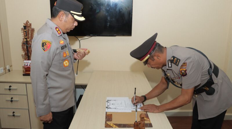 Kapolres Lubuk Linggau, AKBP Adithia Bagus Arjunadi Kukuhkan Iptu Rahmat Dalimunte sebagai PS Kasiwas Polres Lubuk Linggau 