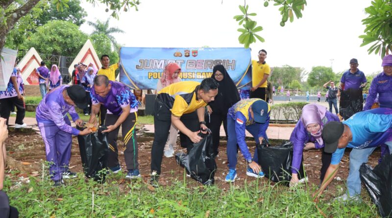 Sukseskan Perintah Presiden RI Bersih-Bersih Nasional, Polres Musi Rawas Bersama Pemda Kurve Taman Beregam dan Masjid Agung Darussalam
