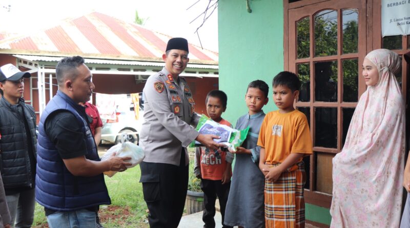 Tunjukkan Kepedulian Kapolres Bersama Satreskrim Polres Musi Rawas Salurkan Sembako ke Panti Asuhan dan Door to Door Kerumah Warga Hingga Bagikan Takjil