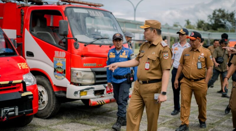 PEMKAB PESISIR BARAT GELAR APEL PEMERIKSAAN KENDARAAN DINAS, SEKDA TEDI ZADMIKO PIMPIN LANGSUNG