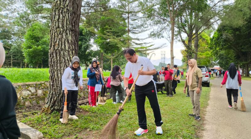 PEMERINTAH LAMPUNG BARAT GELAR AKSI BERSIH-BERSIH DALAM GERAKAN ASRI