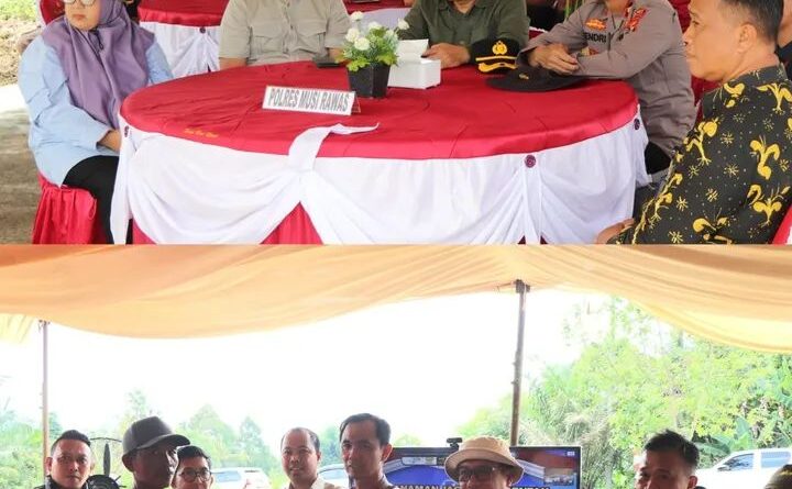 Wakapolres Musi Rawas Bersama Asisten Perekonomian dan Pembangunan Memberikan Bantuan Bibit Jagung Kepada kelompok Tani Cipta Karya
