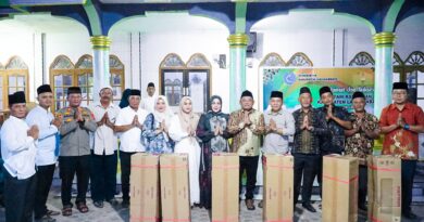 Safari Ramadhan di Kecamatan Panai Hulu, Wabup Labuhanbatu Serahkan Bantuan 50 Paket Sembako 