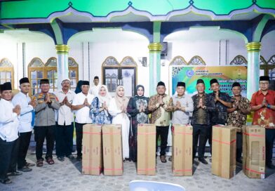 Safari Ramadhan di Kecamatan Panai Hulu, Wabup Labuhanbatu Serahkan Bantuan 50 Paket Sembako 
