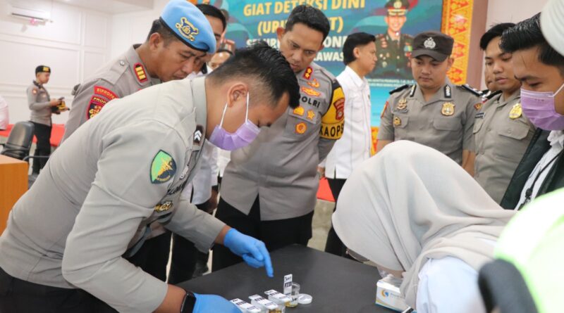 Deteksi Dini Bahaya Narkotika, Kapolres Musi Rawas Pimpin Langsung Tes Urine Seluruh Personel