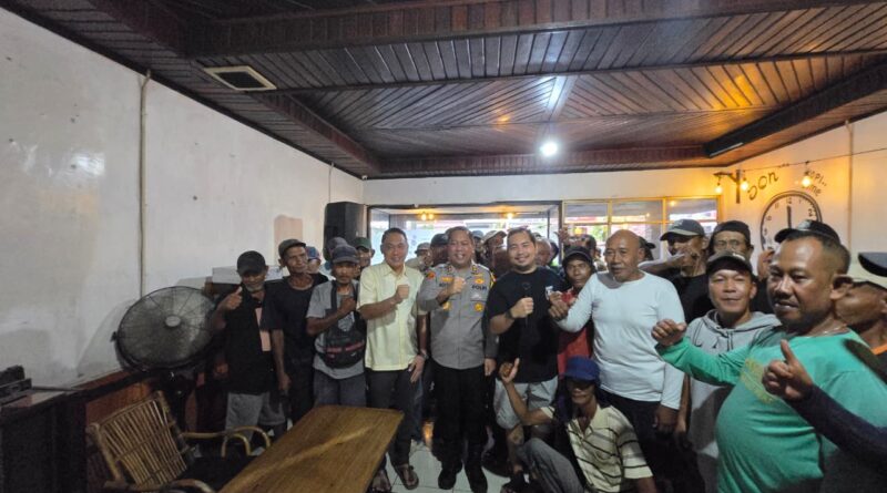 Kapolres dan Kadis Perkim Kota Lubuklinggau Serahkan   Paket Bingkisan Lebaran dan Santunan Kepada Pejuang Napkah Dijalanan