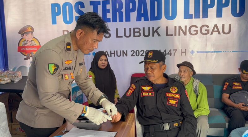SIDOKES POLRES LUBUK LINGGAU,MEMBERIKAN PELAYANAN KESEHATAN GRATIS KEPADA PEMUDIK YANG MELINTAS