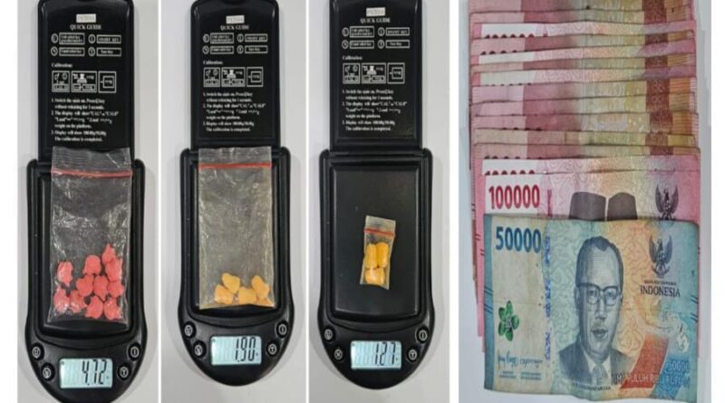 SATUAN  RESERSE NARKOBA POLRES LUBUK LINGGAU SERGAP PENGEDAR NARKOBA SAAT TRANSAKSI DI TEMPAT CAFE