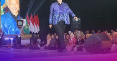 Fashion Show Wastra Sumatera Selatan Ketua TP PKK Musi Rawas Tampilkan Kekayaan Budaya Lokal di Palembang 