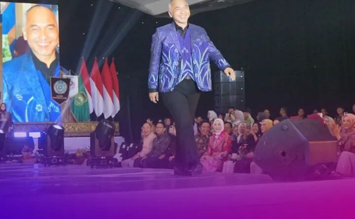 Fashion Show Wastra Sumatera Selatan Ketua TP PKK Musi Rawas Tampilkan Kekayaan Budaya Lokal di Palembang 