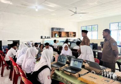 Kadis Pendidikan Labuhanbatu Pantau Kegiatan TKA di SMP Negeri 3 Rantau Utara