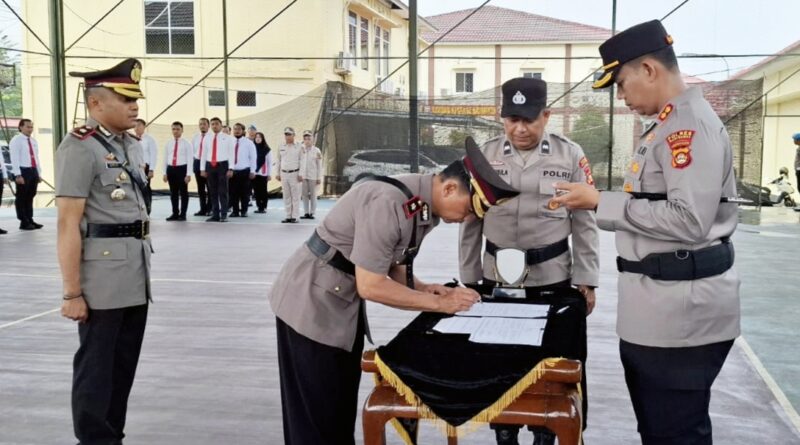 “Tongkat Estafet” Wakapolres Musi Rawas Resmi Berganti, Sertijab Berlangsung Khidmat di Tengah Hujan Rintik