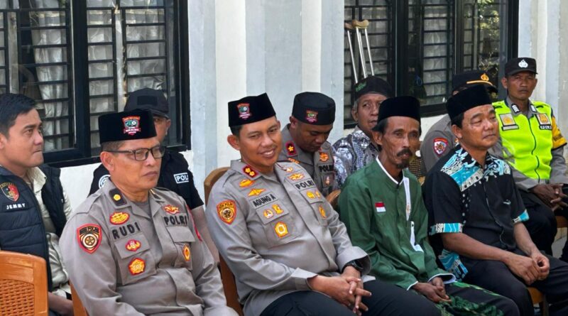 Sinergi Religi: Kapolres Musi Rawas Serahkan Bantuan Tempat Wudhu dari Kapolda Sumsel untuk Ponpes Walisongo