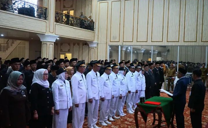 Wabup Musi Rawas Melakukan Pelantikan Sejumlah Pejabat Administrator dan Pengawas Dilingkungan Pemerintah Kabupaten Musi Rawas